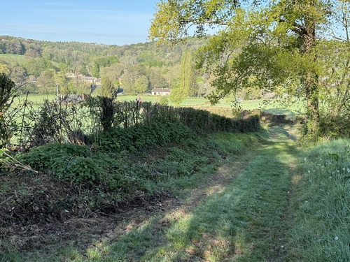 Je vais traverser la vallée et continuer en face.
