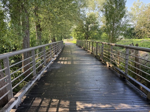 Après cette passerelle, nous suivrons le balisage vert pour rejoindre le bord de Seine.