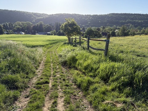 La montée vers le Frais Vent offre de superbes points de vue sur la vallée de l'Iton.