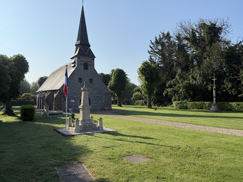Eglise Saint-Denis du Hanouard (XVIIe). Photo de l'intérieur de l'église dans l'album de la rando.