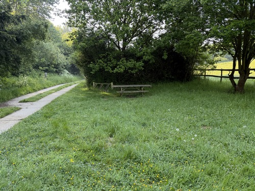 Nous suivons maintenant le chemin du Val Rigout (GR211, piste cyclable Entre Seine et Mer). Nous avons tenté de suivre le Parcours Nature relié à ce chemin, mais il était inondé lors de notre passage.