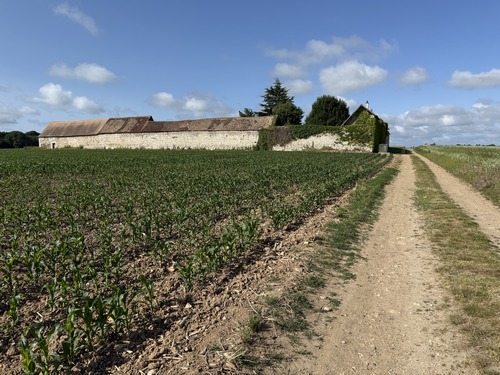 Le manoir de Gauciel est une ancienne propriété agricole de l'abbaye de Jumièges. Le mur d'enceinte est du XIIIe siècle. La propriété est maintenant une résidence constituée de gites, le Clos du Manoir.&nbsp;