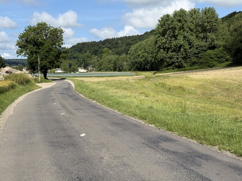 A l'entrée de Grainville, nous quittons la D75 pour prendre le chemin à droite.