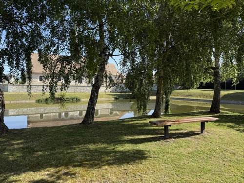 Petite pause près de l'étang derrière l'église.&nbsp;