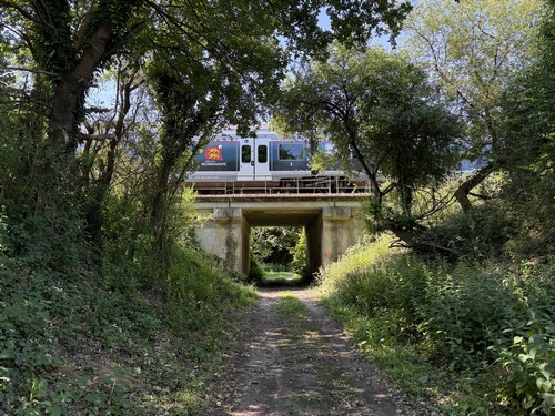 Nous passons sous la ligne de Mantes-la-Jolie à Cherbourg.