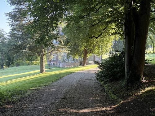 Le chateau actuel de Montgrimont est bâti sur une ancienne vavassorie. Il a appartenu à l'industriel Edouard Delamare, père de l'automobile moderne.
