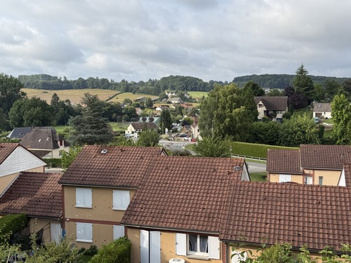 Vue sur Fontaine-le-Bourg depuis la rue du Four à Chaux.