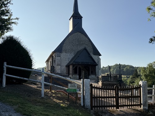 Eglise Saint-Sylvestre de St-Sylvestre-de-Cormeilles, isolée du bourg du village (XIIe ->XIXe).