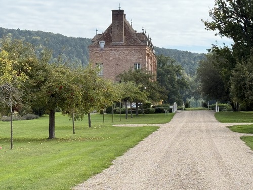 Manoir d'Heudreville (XVIIe XVIIIe), vu depuis la rue des Tilleuls.