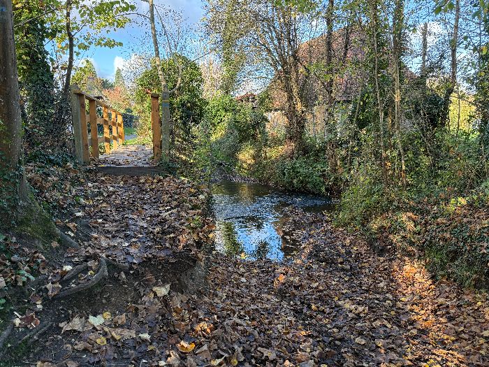 Deuxième passerelle sur la Véronne (regard arrière).