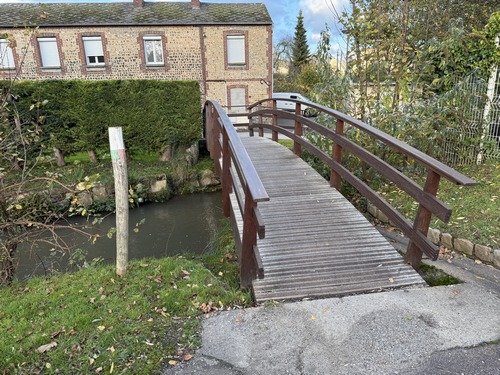 Nous franchissons un bras de la Gonzeville, rivière que nous aurons l'occasion de revoir plus tard.