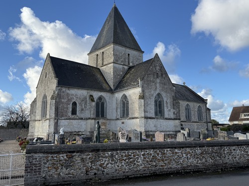 Eglise de Notre-Dame-de-tous-les-Saints du village de Toussaint sur le plateau qui sépare les deux vallées.