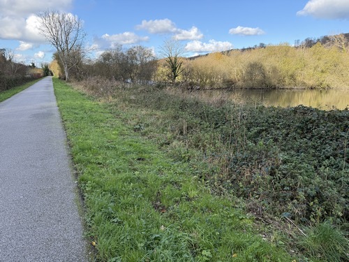 Au Petit Moulin, nous retrouvons la Véloroute du Lin que nous allons suivre jusqu'à la fin du circuit.