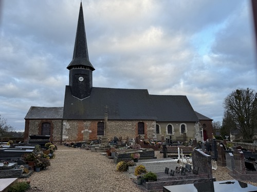 Nous partons de la place de l'église Notre-Dame et prenons la direction du nord.