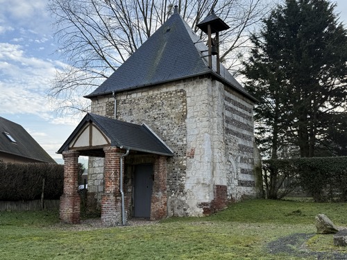 L'église du hameau de Montagny est détruite en 1832. De cet édifice en grande partie du XIe siècle, ne subsiste que la chapelle Saint-Leu. On ferme le côté qui ouvrait sur l'église, on construit un porche devant la porte et on installe une cloche et son clocheton.