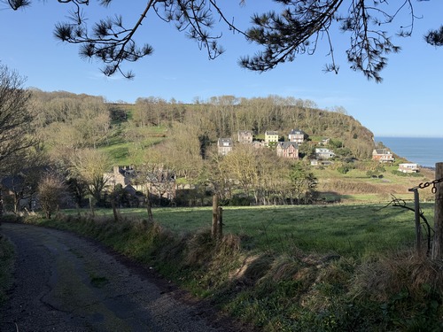 Vue sur la valleuse de la plage de Saint-Pierre-en-Port.