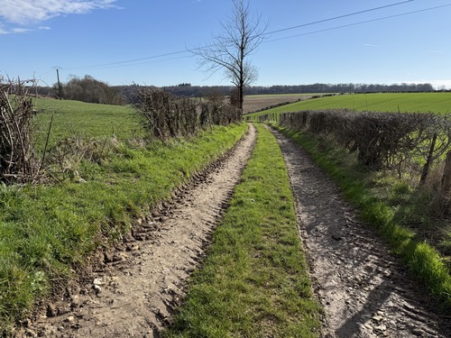 Sortie de Beaufresne par le chemin de la Vallée Boulet.