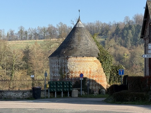 Colombier, vestige du manoir de Grand-Tendos.