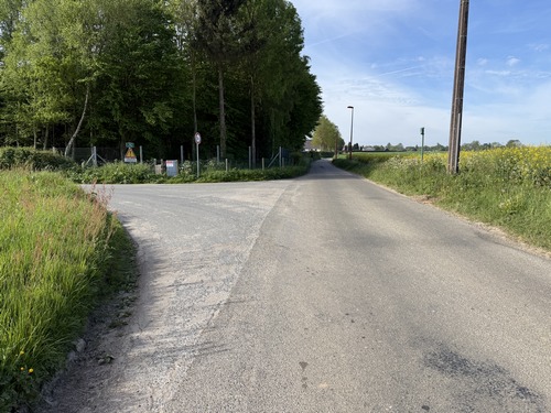 Nous retrouvons la rue de Cailly qui entre dans Quincampoix, mais nous allons prendre à gauche la rue du Sud, très calme.