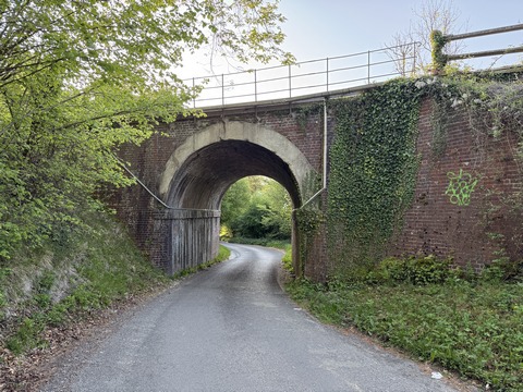 Nous avons retrouvé la route de la Clérette juste avant de passer sous la ligne Rouen - Dieppe.