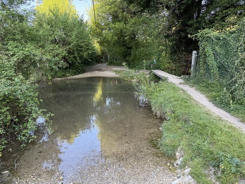 Gué et passerelle sur la Clérette. Au choix!