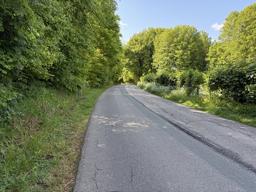 Au Paulu, nous suivons la D86, fréquentée et sans accotement, sur 170m.