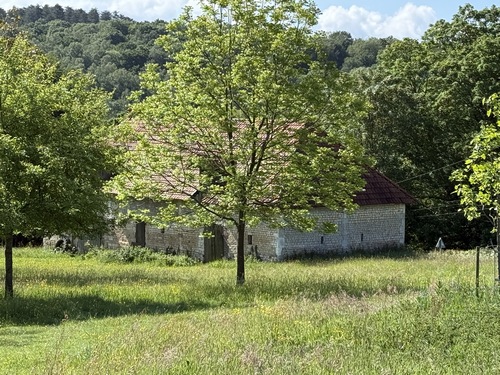 Vieille grange non loin du château.
