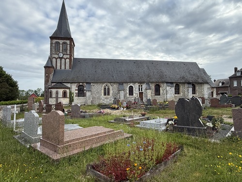 Nous partons du parking près de l'église Saint-Ouen de Betteville et prenons la direction du sud sur la petite route d'Epinay.