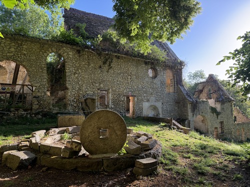 Les ruines de la chapelle sont d'autant plus émouvantes qu'elles sont dues à des saccages de juin 2000. Après ces saccages, la chapelle se dégrade très vite. Depuis 2022, l'association Etoile de Bethléem tente de sauvegarder la chapelle.