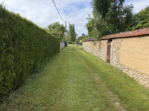 Nous traversons Aubevoye par les passages piétonniers.