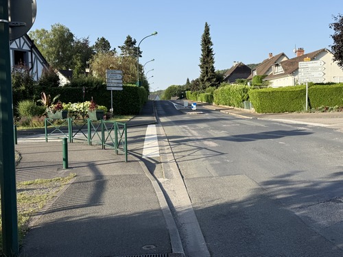 Nous fermons la boucle, et allons prendre à gauche la rue de l'Ancien Presbytère pour retrouver le parking.