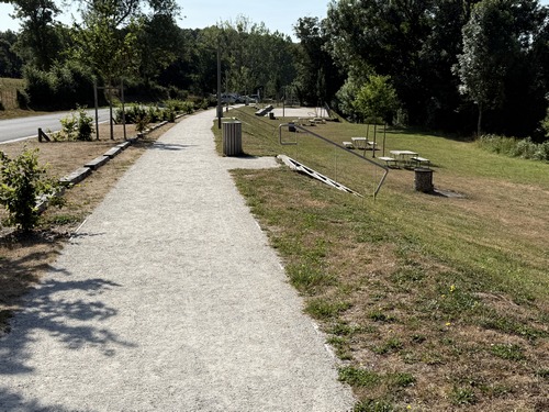 Nous retrouvons la piste cyclable du lac, le parking est un peu plus loin.