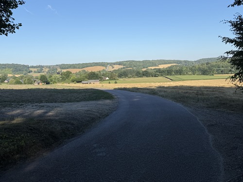 Vue sur Vascœuil depuis la route du Fresnay.