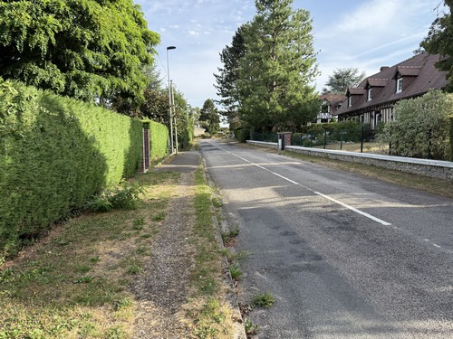 Nous entrons dans le bourg, et suivons les rues pour retrouver le point de départ.