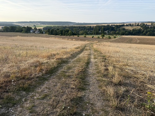 Regard arrière depuis la Sente des Bois vers la boucle de Muids (photo panoramique dans l'album de la rando).