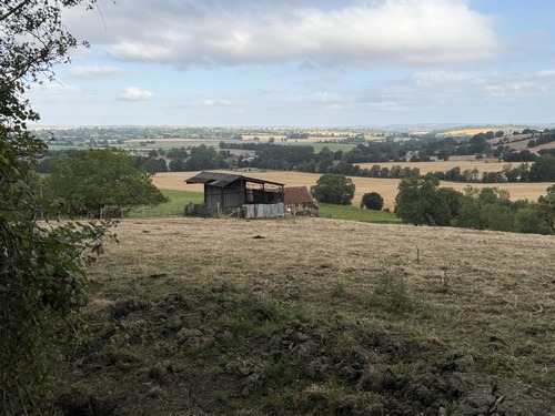 A nouveau un beau point de vue sur la vallée de l'Oudon.