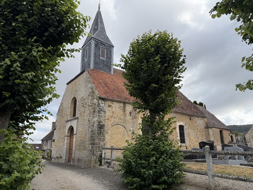 Eglise Saint-Rémi-et-Saint-Lubin d'Ecots (XIIIe).