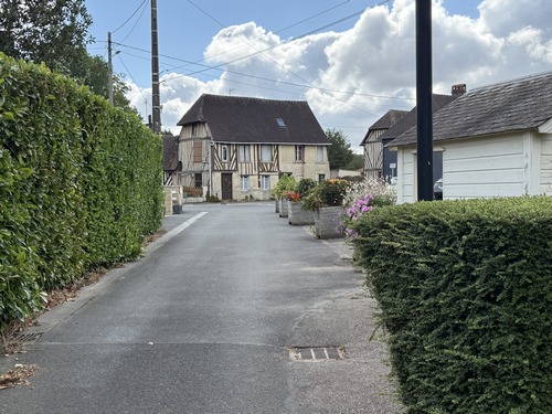 Retour au centre du bourg de l'Oudon.
