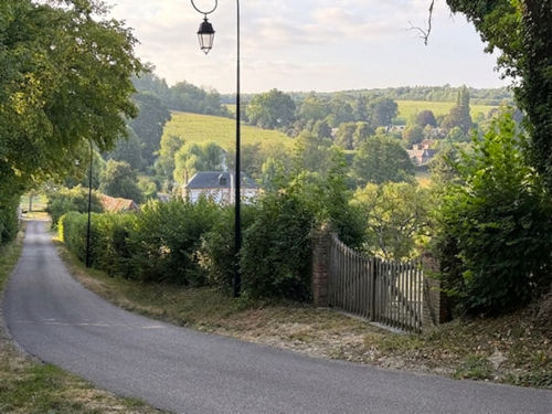 Regard arrière sur la Côte du Château et la vallée de la Lieure.
