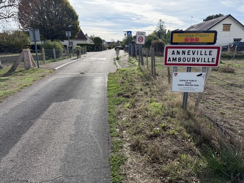 Retour à Anneville-Ambourville par la rue des Oies.