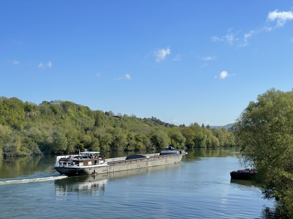 Vue de la randonnée Boucle entre Bouafles et Courcelles, avec bois, étangs, bord de Seine. au départ de Bouafles, 27