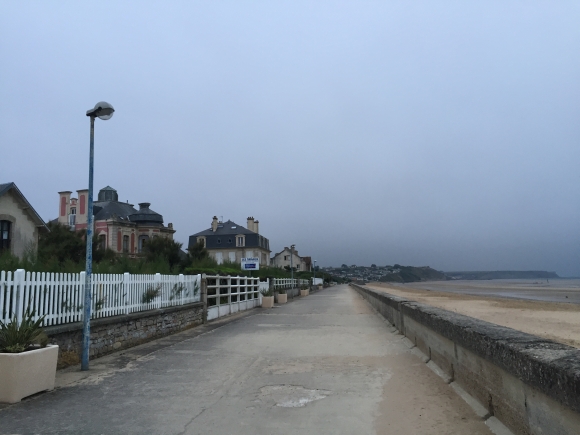 Vue de la randonnée Asnelles et les vestiges de Port Mulberry au départ de Asnelles, 14