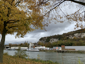 Vue de la randonnée promenade sur les chemins de bord de Seine et sur les quais de Rouen au départ de Rouen quais, 76
