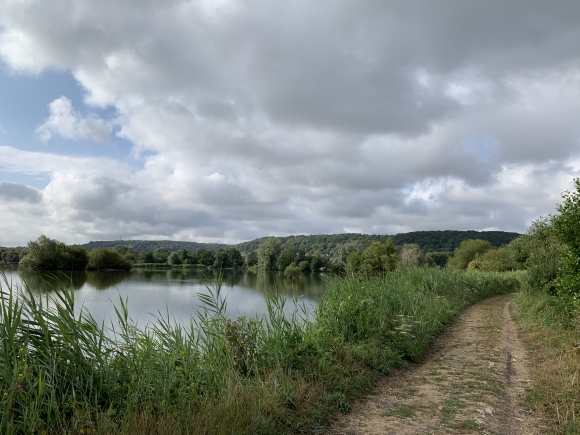 Vue de la randonnée Marais, berge et étangs de la Risle près de Pont-Audemer au départ de St-Sulpice-de-Grimbouville, 27