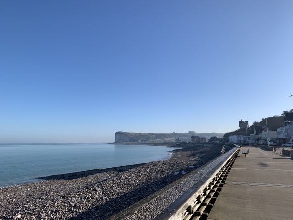 Vue de la randonnée Belle boucle le long de la zone humide de la Durdent et sur le plateau au départ de Veulettes-sur-mer, 76