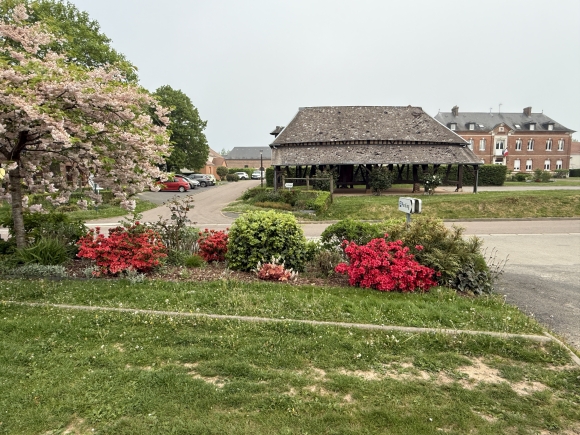 Vue de la randonnée Circuit du Village Fleuri dans la plaine d'Yvetot au départ de Autretot, 76