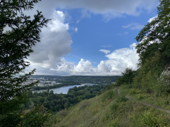 Vue de la randonnée Le Chemin de Compostelle étape 5 Rouen - Elbeuf au départ de St-J-de-Compostelle 05, 76